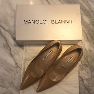 Manolo Blahnik size 38 camel color pumps